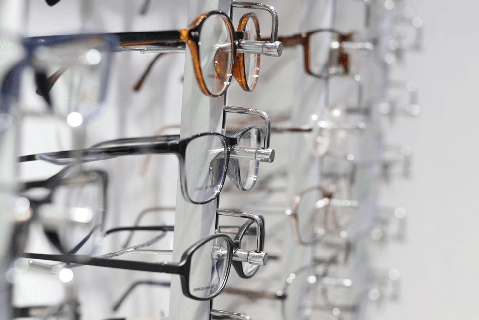 Use the right glasses for long-sighted eye