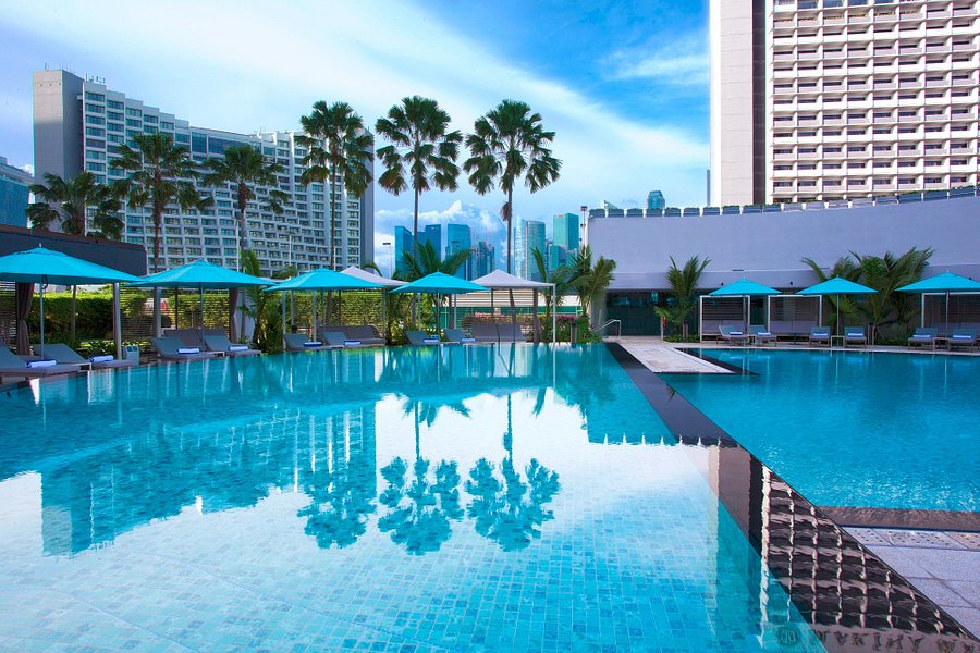 Pool of Pan Pacific Hotel in Singapore
